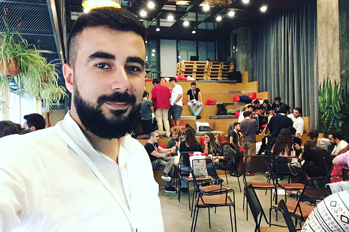 İngilizce Öğretmeni ve Youtuber Çağrı Menteş ile Röportaj
