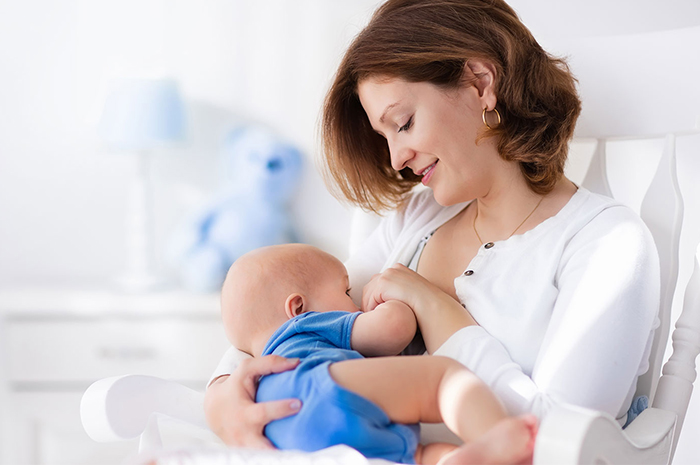 Yeni Doğan Bebekler İçin Anne Sütünün Önemi